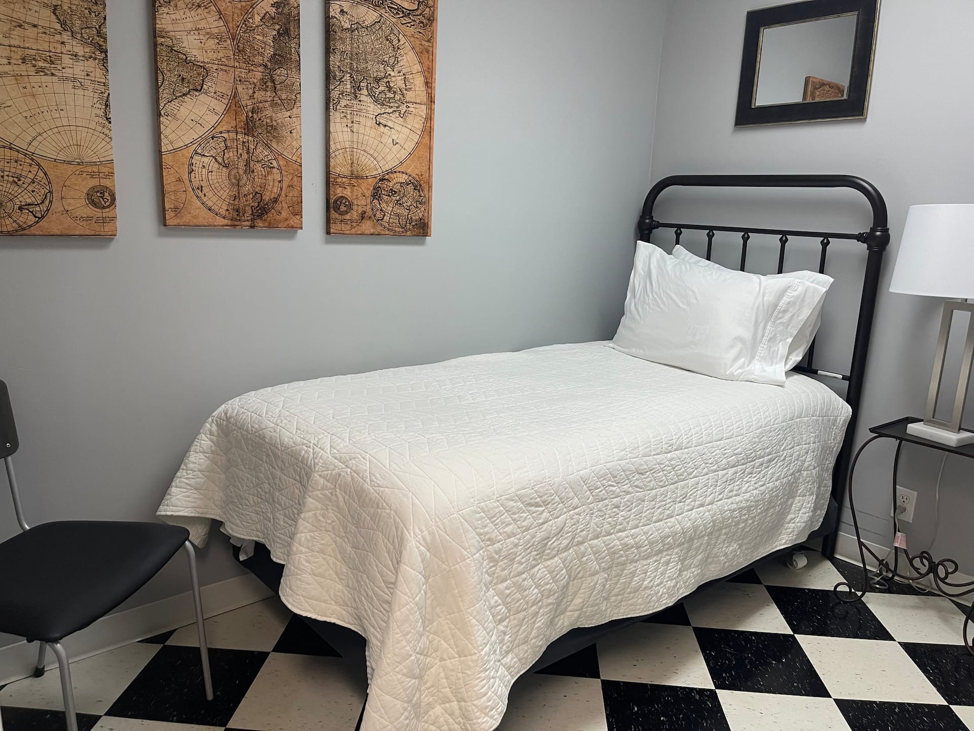 Twin bedroom